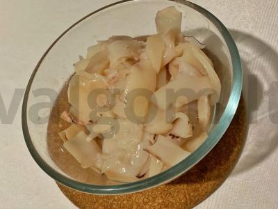 Kalmarai pomidorų padaže Žingsnis 1