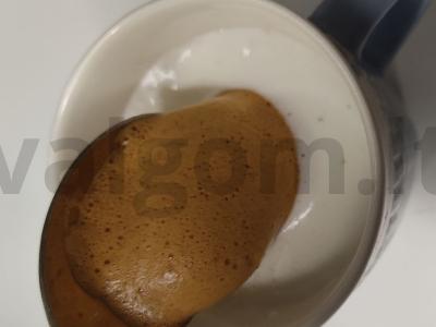 Dalgona-kava su pienu Žingsnis 3