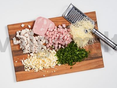 Vištienos ir kumpio salotos Žingsnis 1