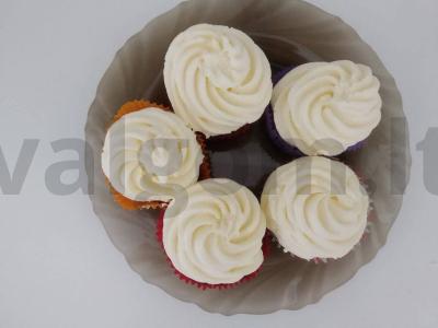 "Red Velvet" keksiukai su kreminiu sūrio kremu pagrindine nuotrauka