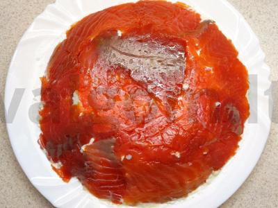 Gardžios lašišos salotos pagrindine nuotrauka