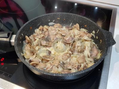 Kiauliena, kepta su bulvėmis ir grybais Žingsnis 3