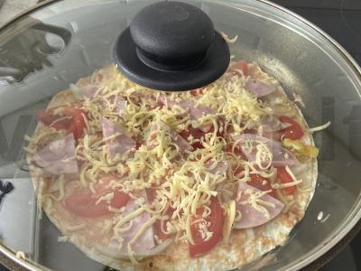 Greita kumpio pica ant tortilijos. Žingsnis 15