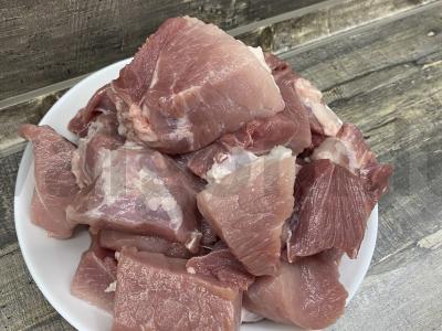 Kiaulienos daržovių troškinys su pomidorų pasta Žingsnis 1
