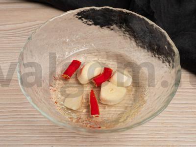 Jūros ešerys su aitriosiomis paprikomis Žingsnis 2