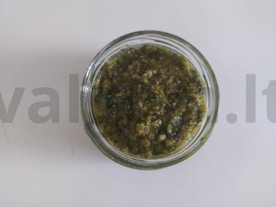 Aromatingas, šiek tiek aštrus raudonųjų pipirų pesto padažas pagrindine nuotrauka