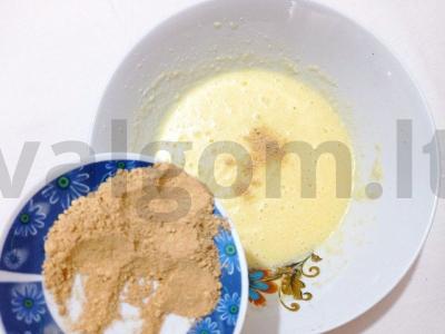 Aromatingi šokoladiniai imbieriniai sausainiai su sultenėmis Žingsnis 1