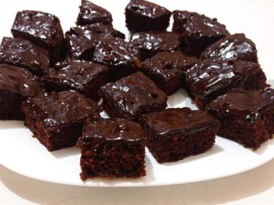 Aromatingi šokoladiniai imbieriniai sausainiai su sultenėmis pagrindine nuotrauka
