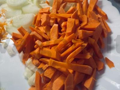 Vištienos krūtinėlės frikasė Žingsnis 1