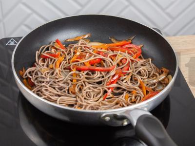 Soba su daržovėmis ir aštriu grietinės padažu Žingsnis 5