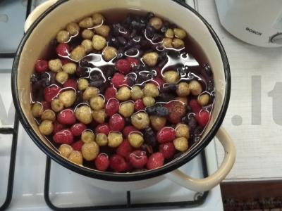 Vasaros uogų kompotas Žingsnis 7