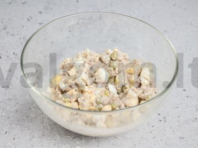 Salotos su sardinėmis, obuoliais ir žirneliais Žingsnis 3