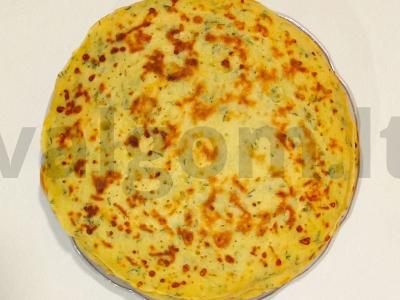 Švelnūs sūrio blyneliai ant pieno su krapais pagrindine nuotrauka