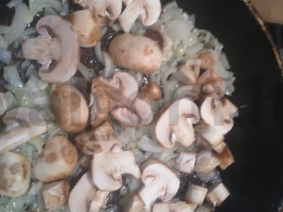 Nuostabi kreminė sriuba su grybais ir vištiena Žingsnis 1