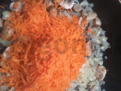 Nuostabi kreminė sriuba su grybais ir vištiena Žingsnis 2