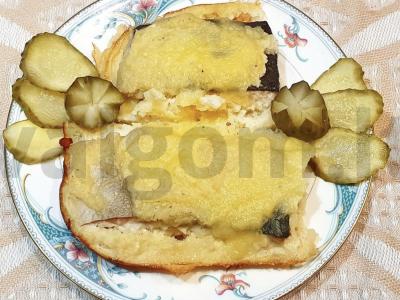 Rausvoji lašiša svogūnų tešloje pagrindine nuotrauka