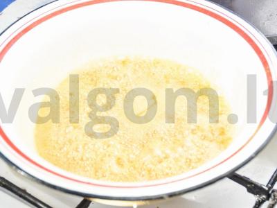 Medaus pyragas su fetos kremu Žingsnis 2