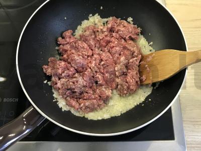 Spagečiai su pomidorų ir mėsos padažu Žingsnis 2