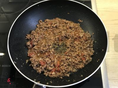 Spagečiai su pomidorų ir mėsos padažu Žingsnis 4