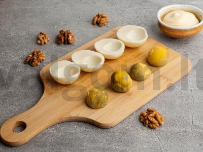 Kiaušiniai, įdaryti sūriu, džiovintomis slyvomis ir graikiniais riešutais Žingsnis 2