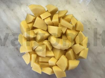 Vištienos kojos rankovėje ant daržovių pagalvės Žingsnis 2