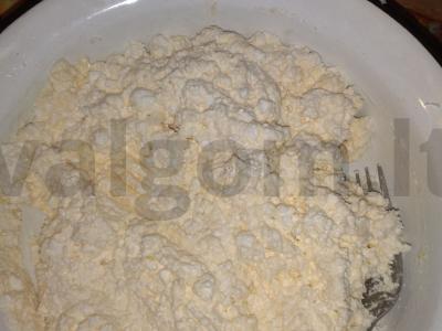 Naminiai sūrio pyragaičiai su manų kruopomis Žingsnis 2