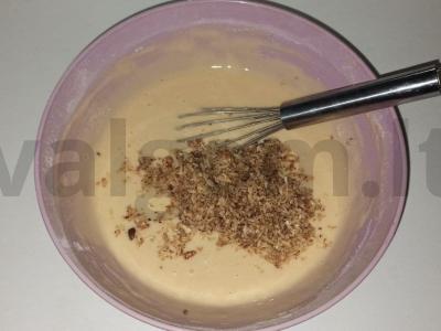 Švelnus medaus pyragas su kefyru Žingsnis 2