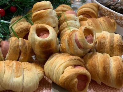 Dešrelės sluoksniuotos tešlos užkandis pagrindine nuotrauka