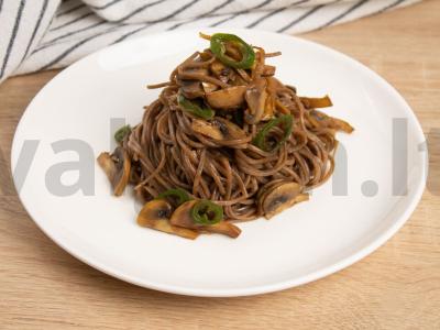 Soba su grybais ir aitriosiomis paprikomis Žingsnis 5