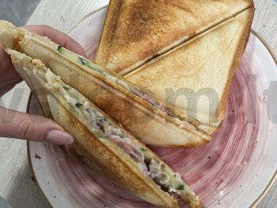 Sumuštiniai su vištiena ir šonine pagrindine nuotrauka