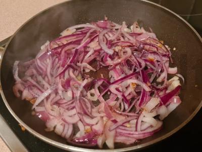 Karamelizuoti svogūnai Žingsnis 2