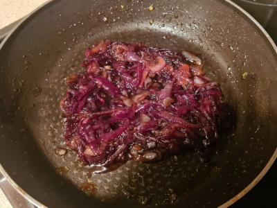 Karamelizuoti svogūnai Žingsnis 3