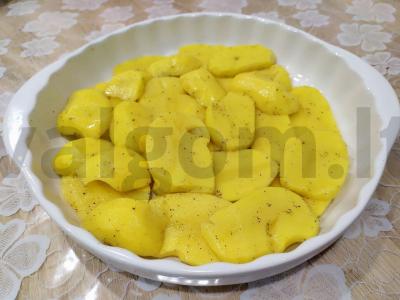 Troškinys su bulvėmis, vištiena, sūriu ir prieskoniais Žingsnis 4