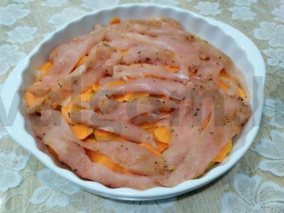 Troškinys su bulvėmis, vištiena, sūriu ir prieskoniais Žingsnis 6