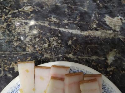 Sūdyti taukai pagrindine nuotrauka