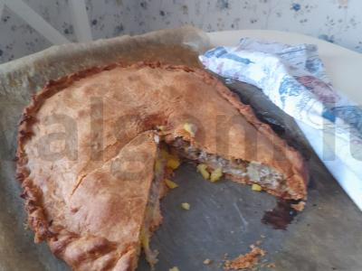 Pyragas su bulvėmis ir malta mėsa pagrindine nuotrauka