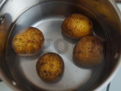 Šoninės suktinukai su bulvėmis Žingsnis 1