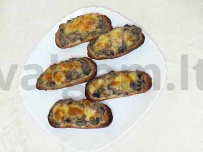 Neįprastas julienas su krevetėmis pagrindine nuotrauka