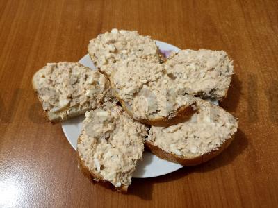 Sumuštiniai su žuvimi pusryčiams pagrindine nuotrauka