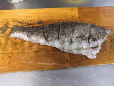Orkaitėje kepta lydeka su feta, pomidorais ir pipirais Žingsnis 1