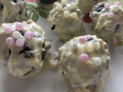 Trijų ingredientų pyragas pops pagrindine nuotrauka