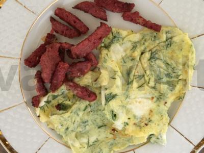 Kiaušinienė pusryčiams pagrindine nuotrauka