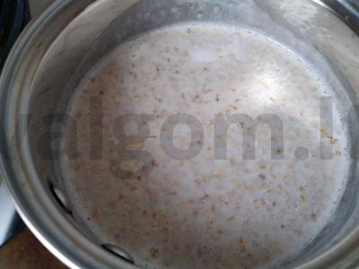 Žemės riešutų ir bananų avižų košė Žingsnis 2