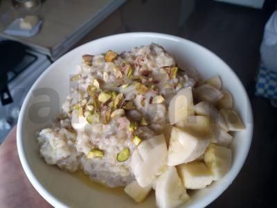 Žemės riešutų ir bananų avižų košė Žingsnis 4