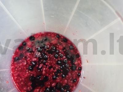 Mėlynių ir melasos kąsneliai Žingsnis 3