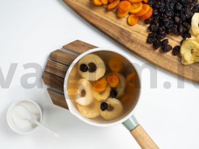Įvairių džiovintų vaisių kompotas su cinamonu Žingsnis 1