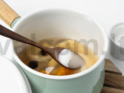 Įvairių džiovintų vaisių kompotas su cinamonu Žingsnis 2