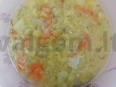 Vegetariška žirnių sriuba pagrindine nuotrauka