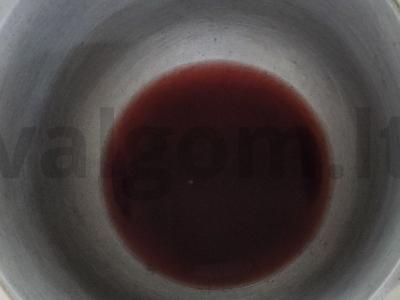 Aromatingas gelgolland grog, kurio pagrindą sudaro vynas ir romas su citrina Žingsnis 1