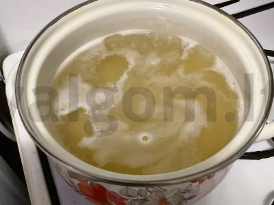 Vermišeliai su kalakutienos troškiniu Žingsnis 1